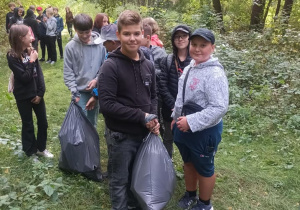 Uczniowie SP nr 1 sprzątają Świat