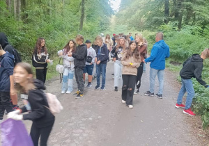 Uczniowie SP nr 1 sprzątają Świat