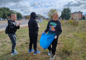 Uczniowie SP nr 1 sprzątają Świat