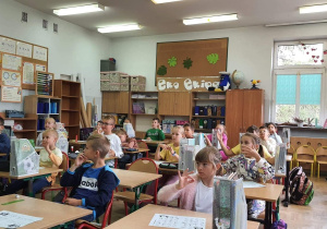 Międzynarodowy Dzień Głuchych i Języka Migowego - lekcje języka migowego w SP 1