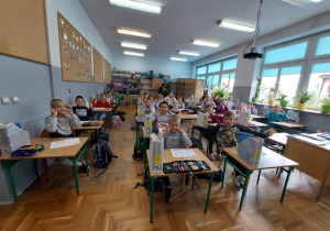 Międzynarodowy Dzień Głuchych i Języka Migowego - lekcje języka migowego w SP 1