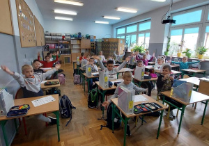 Międzynarodowy Dzień Głuchych i Języka Migowego - lekcje języka migowego w SP 1