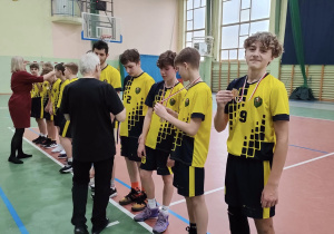 Uczniowie zwycięskiej drużyny SP nr 1