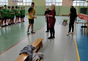 Uczniowie zwycięskiej drużyny SP nr 1