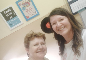 Przewodnicząca RR Beata Dobrzyńska opiekun radiowęzła Anna Musialik