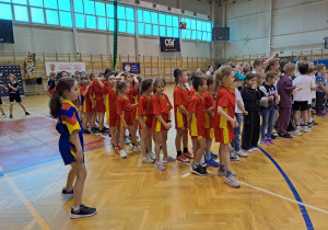 Uczniowie biorący udział w Grach i Zabawach