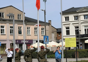 3 maja uroczystości patriotyczne z udziałem uczniów dyrekcji i JEDYNKI