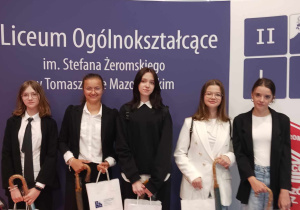 Uczennice JEDYNKI biorące udział w konkursie "EKO-ARBUZ"