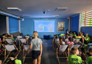 Uczniowie klasy 4a i 4b na wycieczce w Łodzi w Park Trampolin SALTOS oraz ARENA LASER GAMES