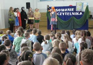 Pasowanie "Pierwszaków" na czytelników Biblioteki Szkolnej