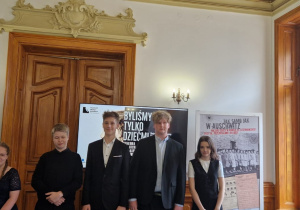 Finaliści Wojewódzkiego Tematycznego Konkursu Historycznego Byliśmy tylko dziećmi. Gehenna polskich dzieci w czasie II wojny światowej