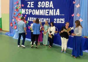 Uczniowie klas 1-3 na zakończeniu roku szkolnego w JEDYNCE