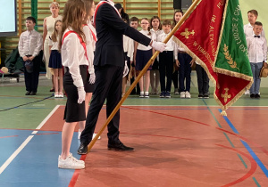 Uczniowie klas 1-3 na zakończeniu roku szkolnego w JEDYNCE