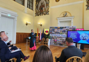 Przedstawiciele szkoły podczas konferencji oświatowej pt. "Technologia jest dla ludzi, a nie ludzie dla technologii"