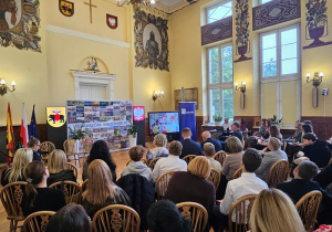 Przedstawiciele szkoły podczas konferencji oświatowej pt. "Technologia jest dla ludzi, a nie ludzie dla technologii"