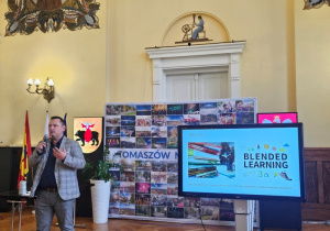 Przedstawiciele szkoły podczas konferencji oświatowej pt. "Technologia jest dla ludzi, a nie ludzie dla technologii"