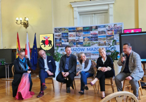 Przedstawiciele szkoły podczas konferencji oświatowej pt. "Technologia jest dla ludzi, a nie ludzie dla technologii"