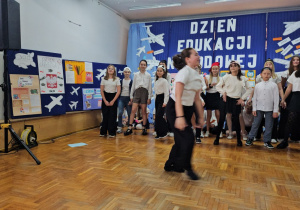 Uroczysta akademia z okazji Dnia Edukacji Narodowej w JEDYNCE