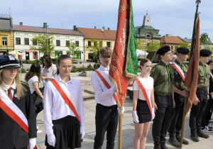 3 maja uroczystości patriotyczne z udziałem uczniów dyrekcji i JEDYNKI