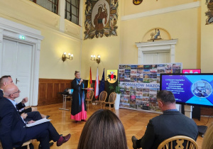 Przedstawiciele szkoły podczas konferencji oświatowej pt. "Technologia jest dla ludzi, a nie ludzie dla technologii"