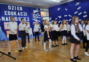 Uroczysta akademia z okazji Dnia Edukacji Narodowej w JEDYNCE