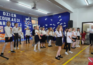 Uroczysta akademia z okazji Dnia Edukacji Narodowej w JEDYNCE