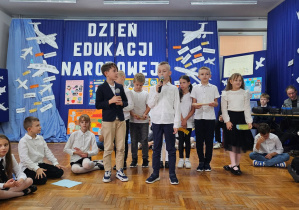 Uroczysta akademia z okazji Dnia Edukacji Narodowej w JEDYNCE