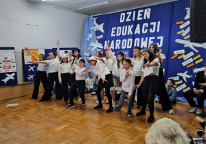 Uroczysta akademia z okazji Dnia Edukacji Narodowej w JEDYNCE