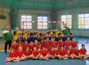 Uczniowie JEDYNKI biorący udział w Miejskim Turnieju Gier i Zabaw